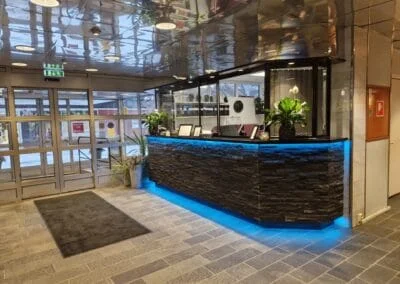 Restaurang och lobby på Hotell Mittlandia i Ånge