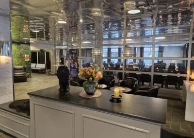 Lunchbuffé med sallader i Hotell Mittlandias restaurang